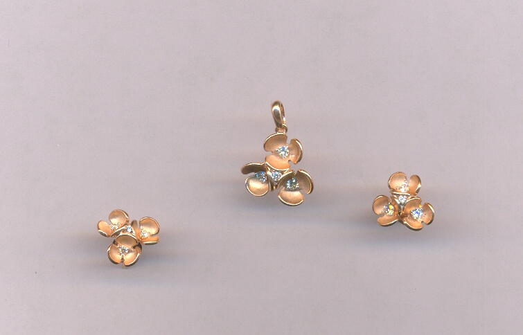 DIAMOND HALF SET PENDENT DESIGNER
