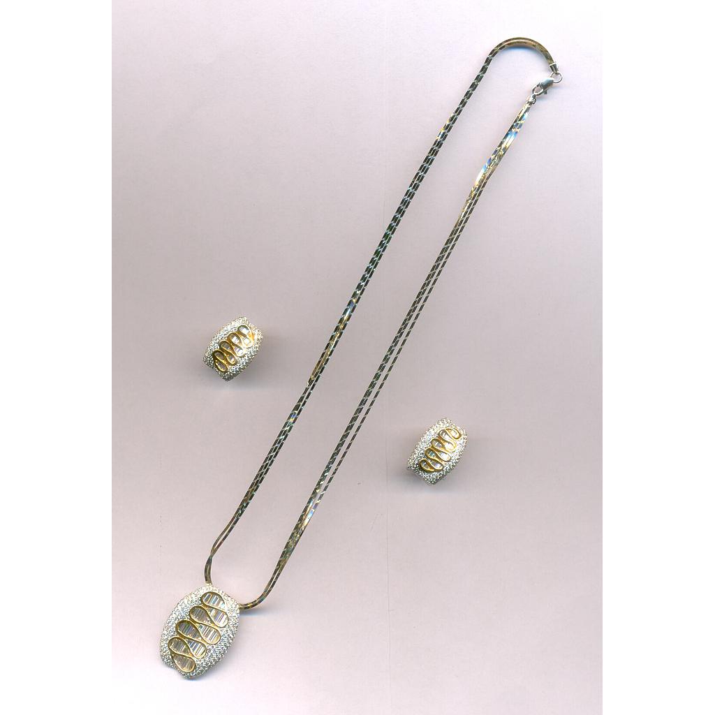 DIAMOND HALF SET PENDENT FANCY