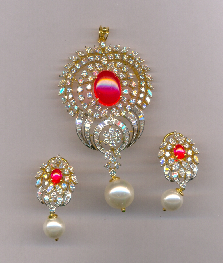 DIAMOND HALF SET PENDENT FANCY