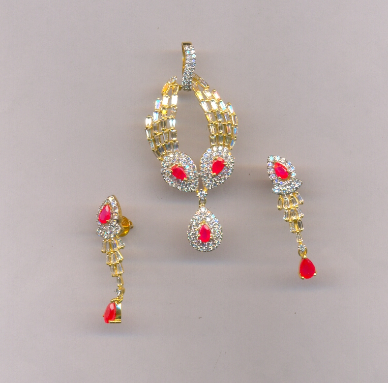 DIAMOND HALF SET PENDENT FANCY