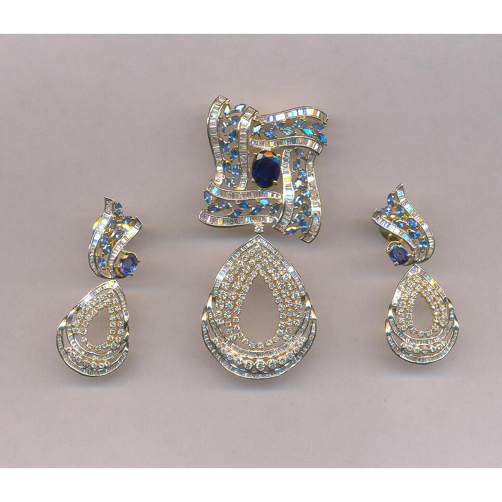 DIAMOND HALF SET PENDENT FANCY