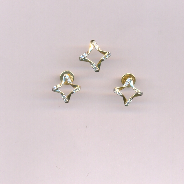 DIAMOND HALF SET PENDENT FANCY