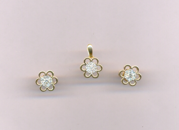 DIAMOND HALF SET PENDENT FANCY