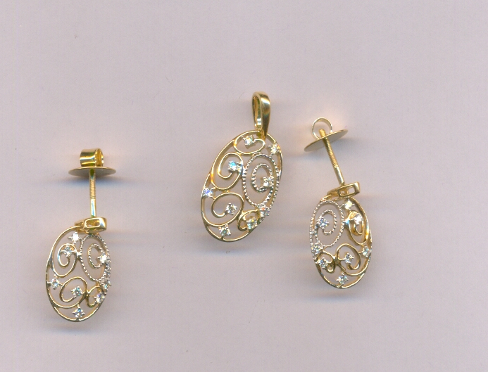 DIAMOND HALF SET PENDENT FANCY
