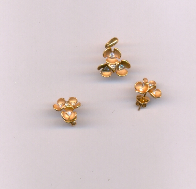 DIAMOND HALF SET PENDENT FANCY