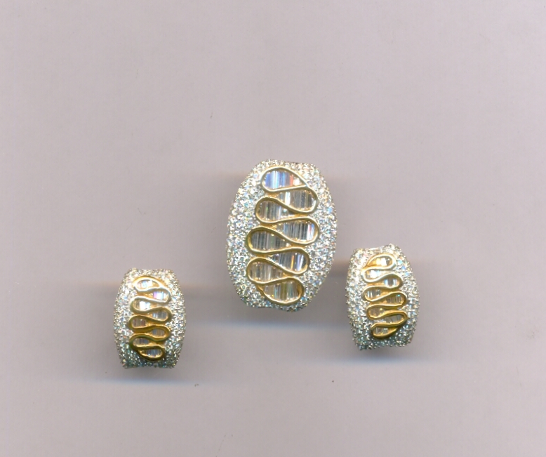 DIAMOND HALF SET PENDENT FANCY