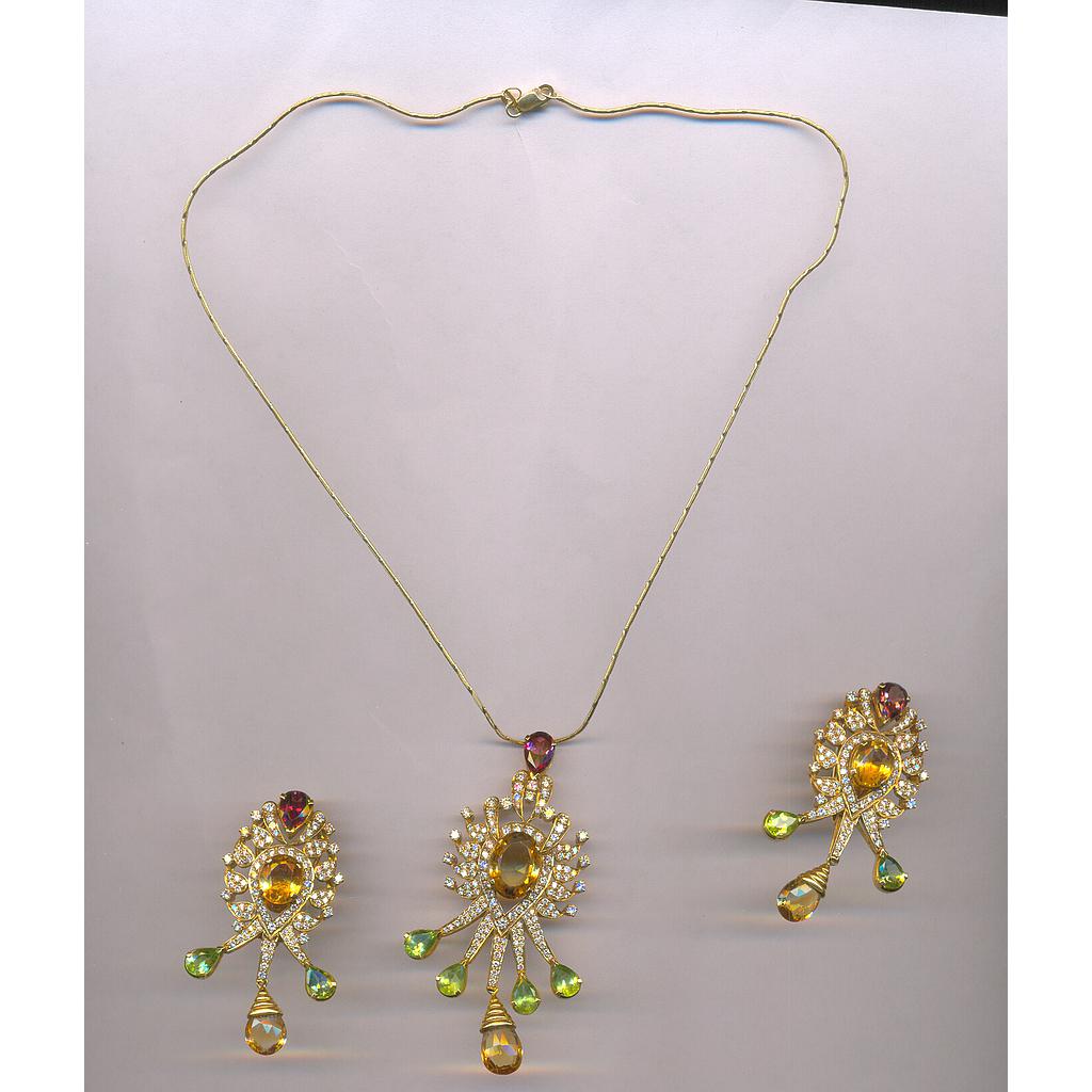 DIAMOND HALF SET PENDENT FANCY