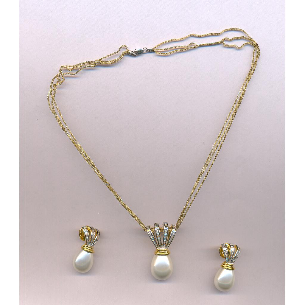 DIAMOND HALF SET PENDENT FANCY