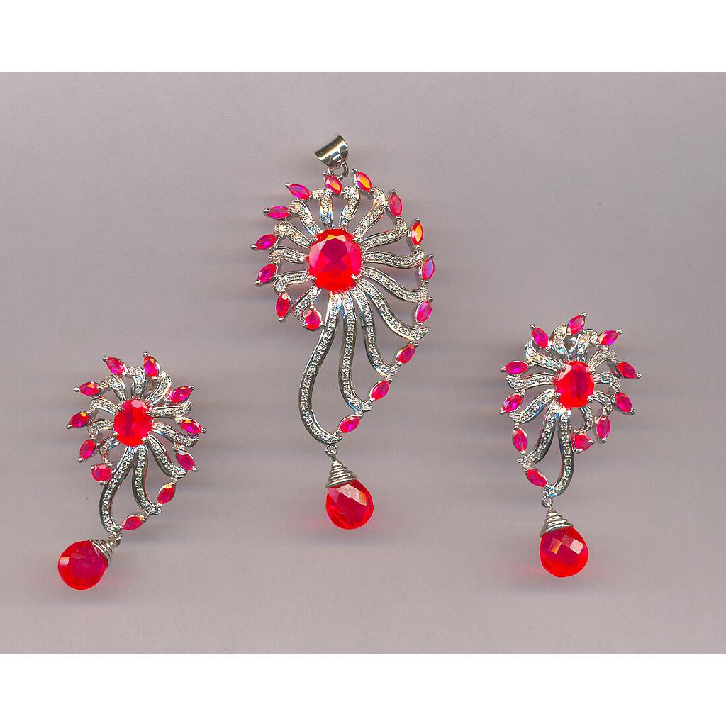 DIAMOND HALF SET PENDENT FANCY
