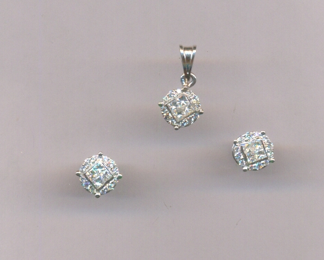 DIAMOND HALF SET PENDENT FANCY