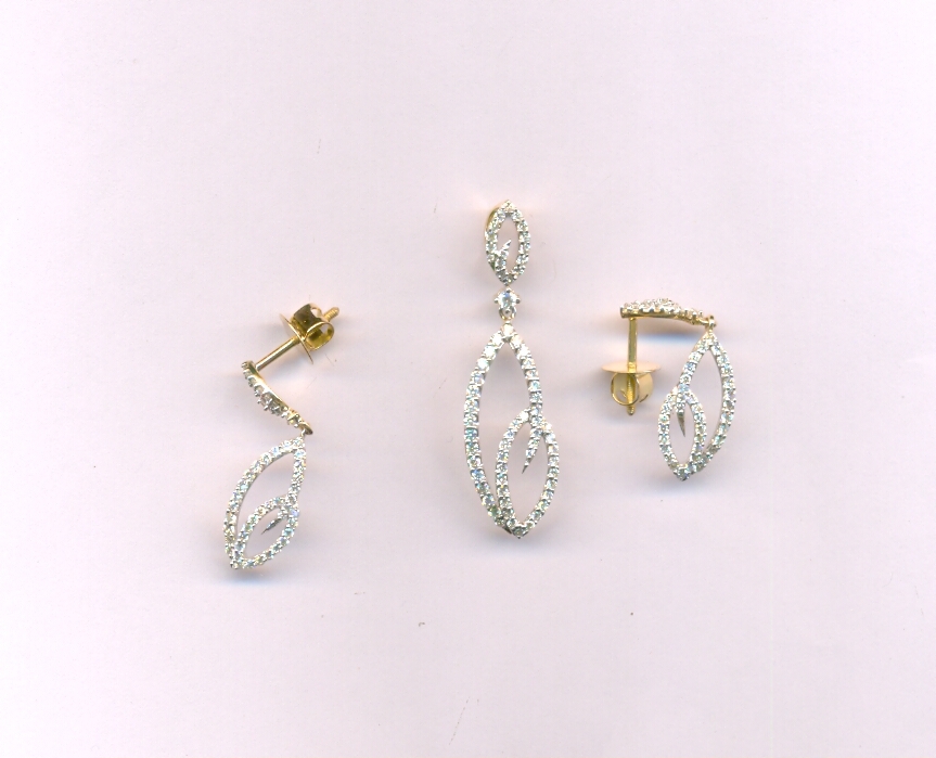 DIAMOND HALF SET PENDENT FANCY