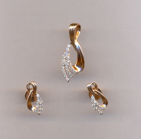 DIAMOND HALF SET PENDENT FANCY