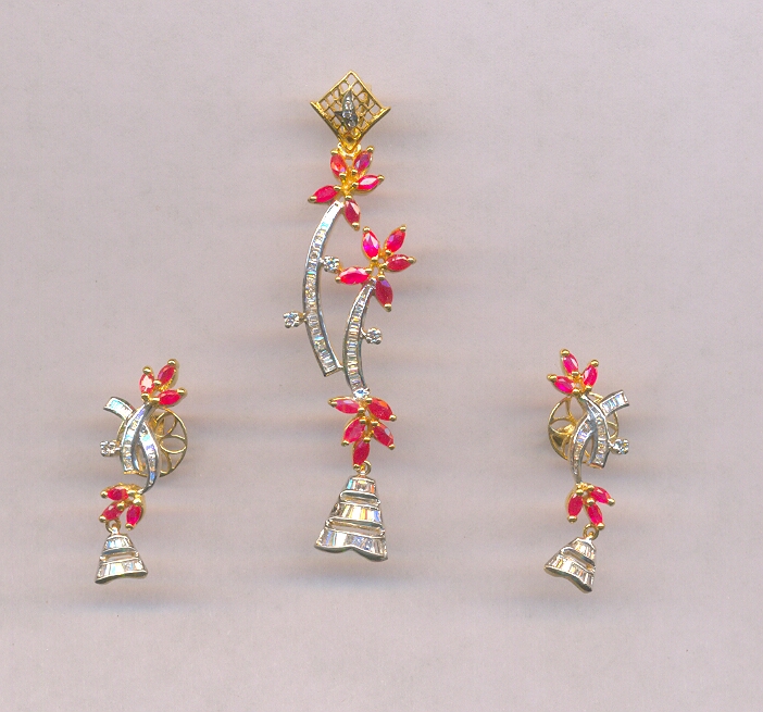 DIAMOND HALF SET PENDENT FANCY