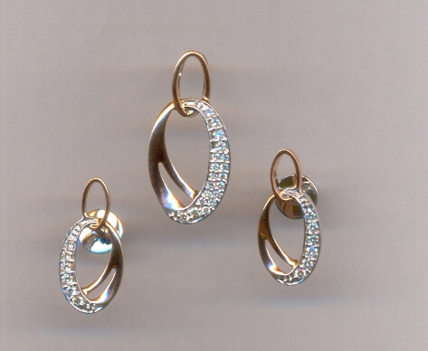 DIAMOND HALF SET PENDENT FANCY