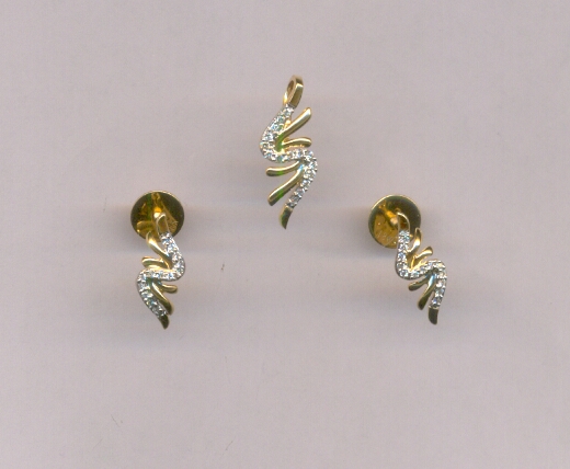 DIAMOND HALF SET PENDENT FANCY