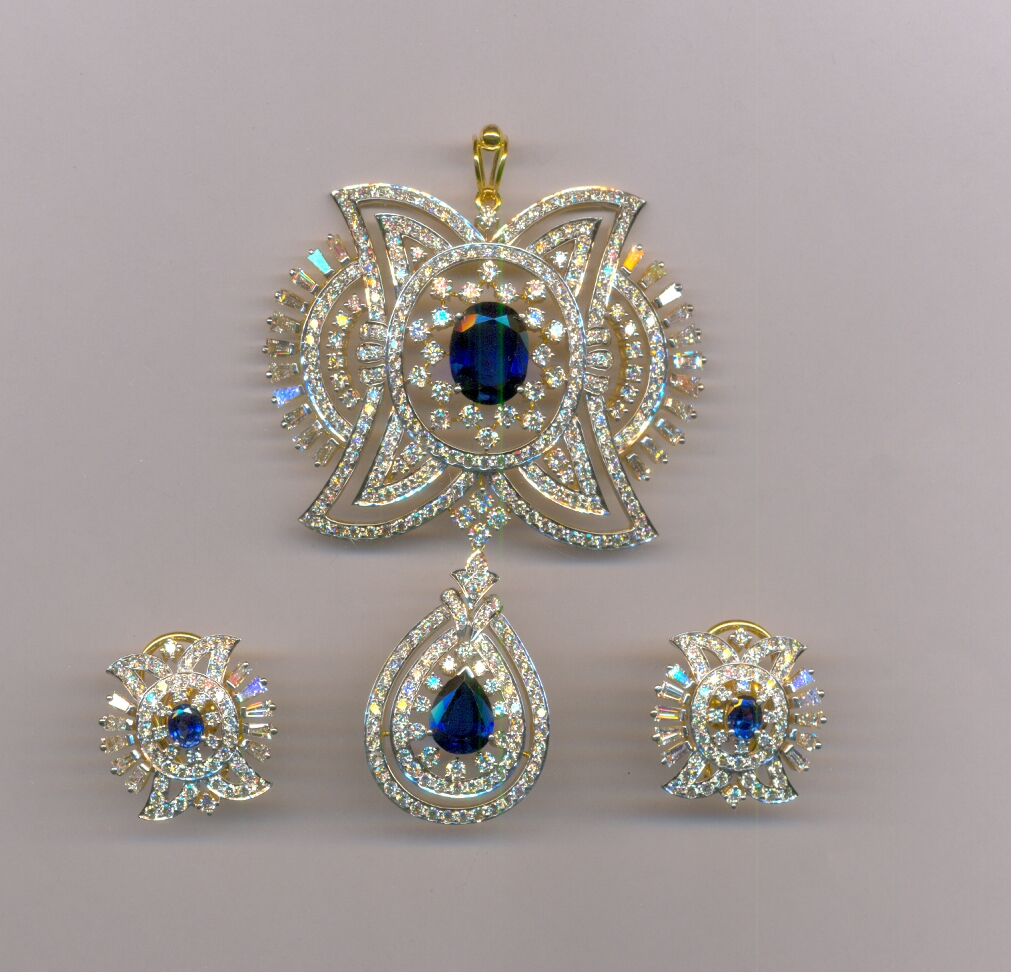 DIAMOND HALF SET PENDENT FANCY