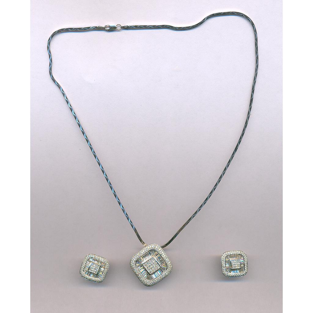 DIAMOND HALF SET PENDENT FANCY