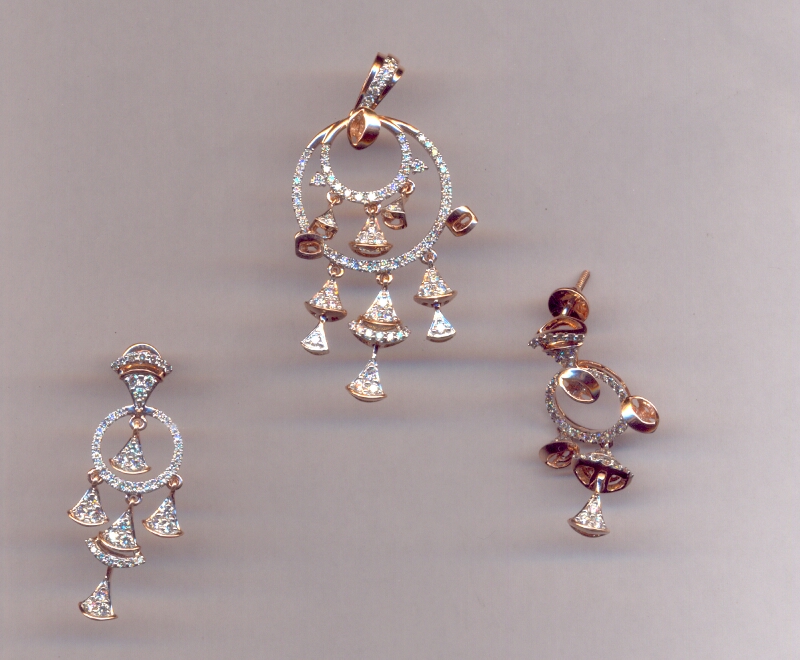 DIAMOND HALF SET PENDENT FANCY