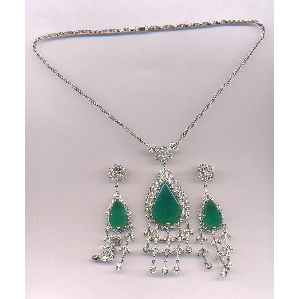 DIAMOND HALF SET PENDENT FANCY