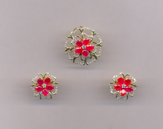 DIAMOND HALF SET PENDENT FANCY