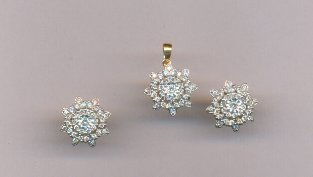 DIAMOND HALF SET PENDENT FANCY