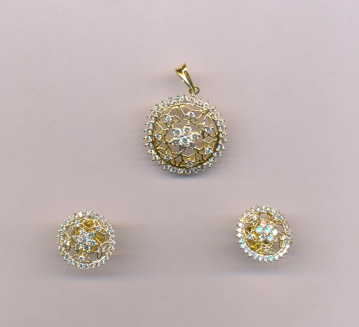 DIAMOND HALF SET PENDENT FANCY