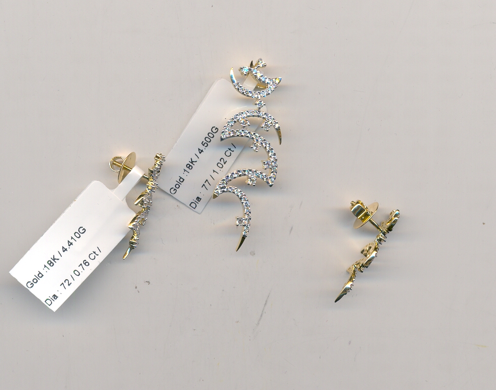 DIAMOND HALF SET PENDENT FANCY
