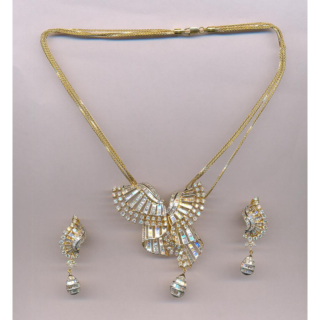 DIAMOND HALF SET PENDENT FANCY