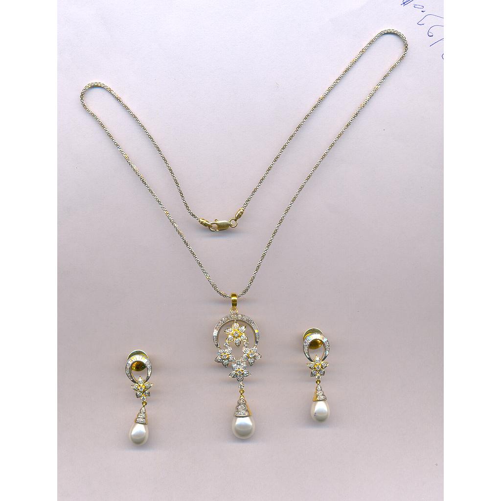 DIAMOND HALF SET PENDENT FANCY