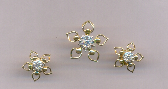 DIAMOND HALF SET PENDENT FANCY
