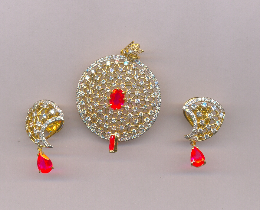 DIAMOND HALF SET PENDENT FANCY