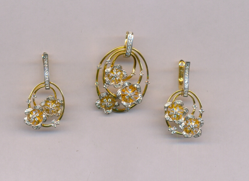 DIAMOND HALF SET PENDENT FANCY