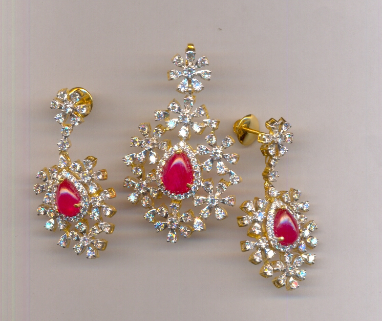 DIAMOND HALF SET PENDENT FANCY