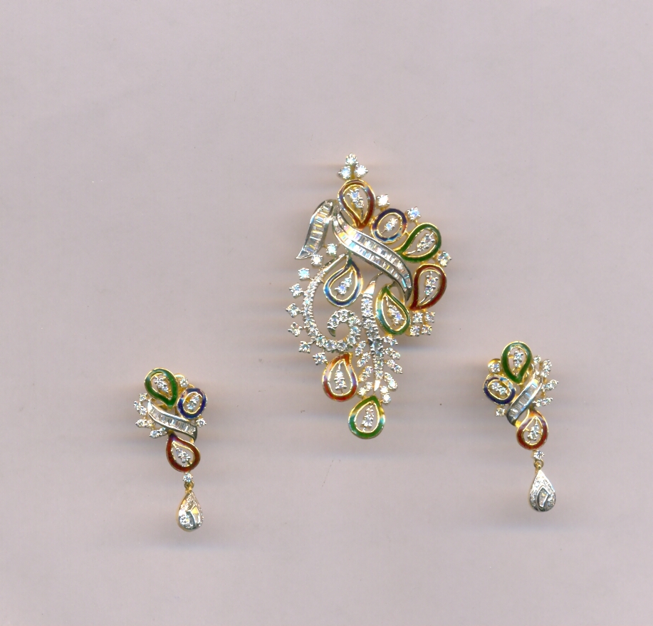 DIAMOND HALF SET PENDENT FANCY