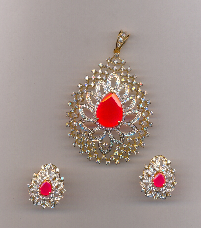 DIAMOND HALF SET PENDENT FANCY