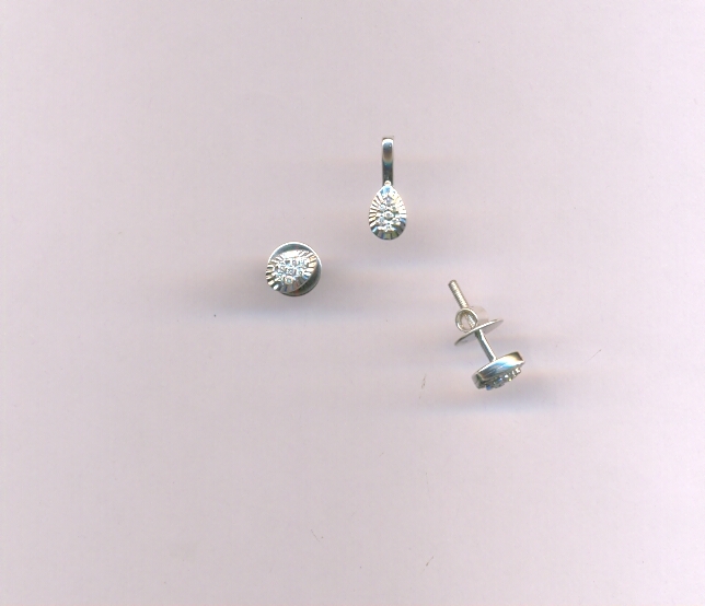DIAMOND HALF SET PENDENT FANCY