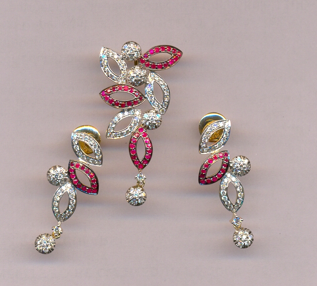 DIAMOND HALF SET PENDENT FANCY