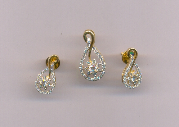 DIAMOND HALF SET PENDENT FANCY
