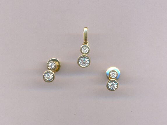 DIAMOND HALF SET PENDENT FANCY