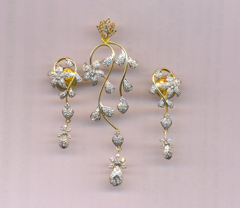 DIAMOND HALF SET PENDENT FANCY