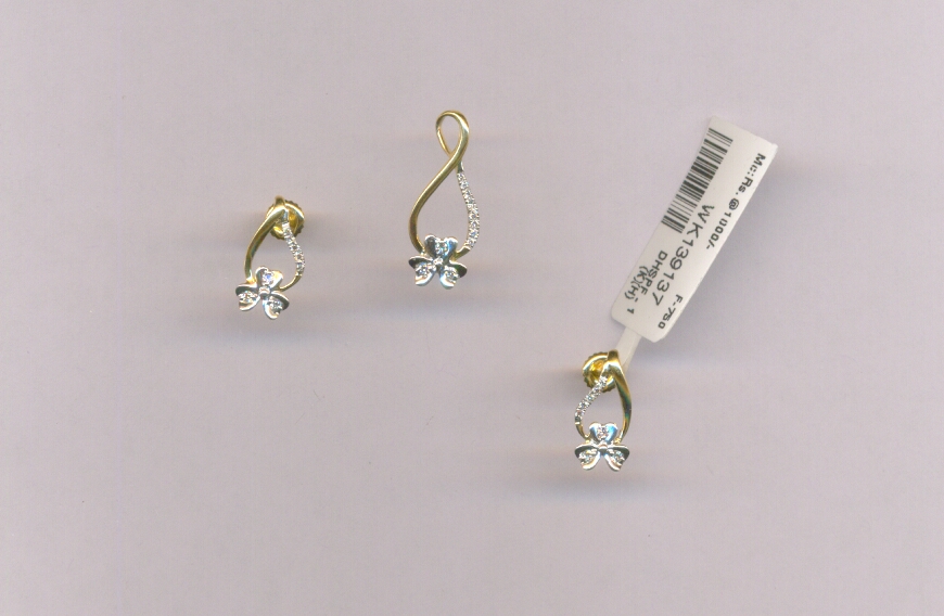 DIAMOND HALF SET PENDENT FANCY