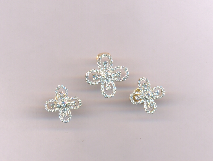 DIAMOND HALF SET PENDENT FANCY