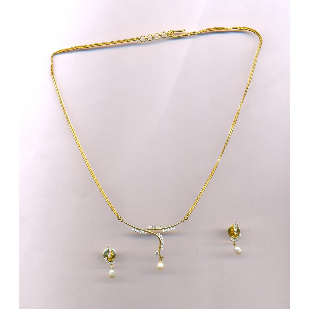DIAMOND HALF SET PENDENT FANCY