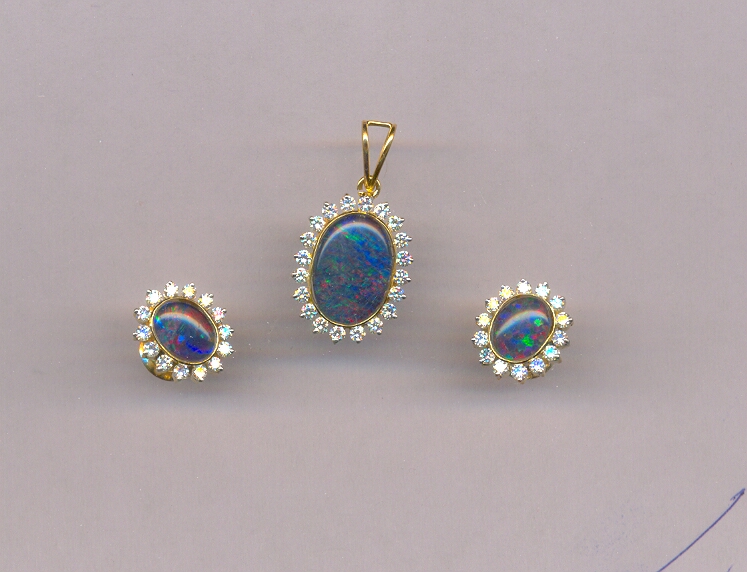 DIAMOND HALF SET PENDENT FANCY