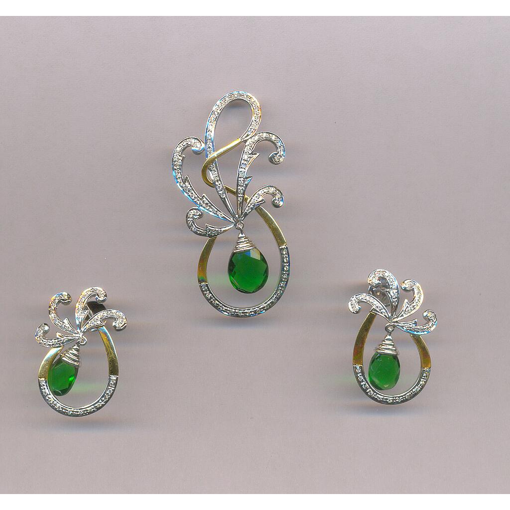 DIAMOND HALF SET PENDENT FANCY