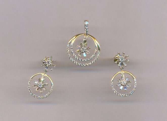 DIAMOND HALF SET PENDENT FANCY