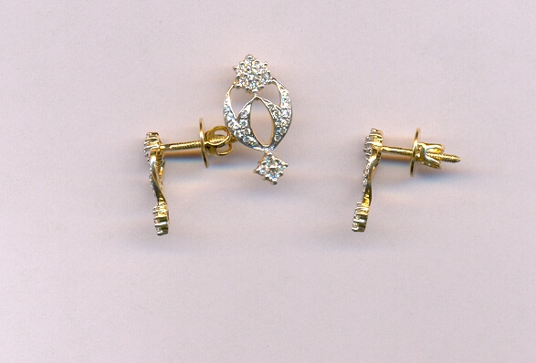 DIAMOND HALF SET PENDENT FANCY