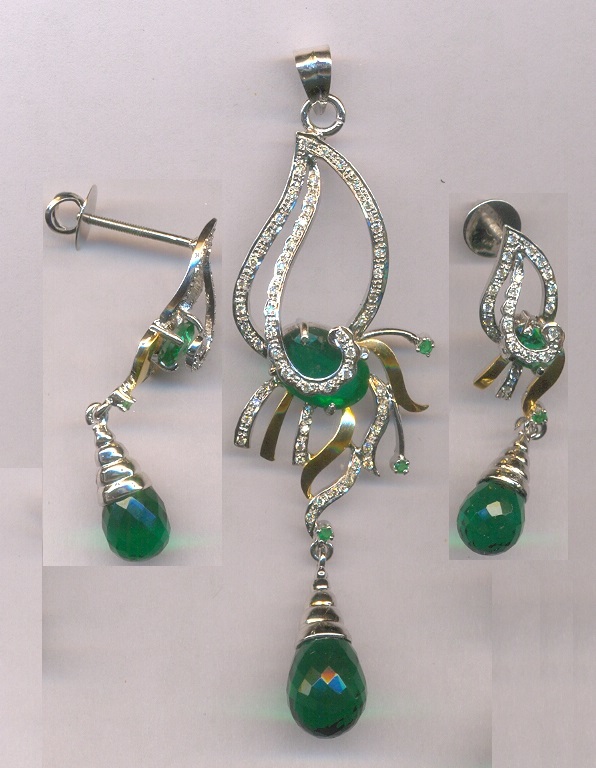 DIAMOND HALF SET PENDENT FANCY