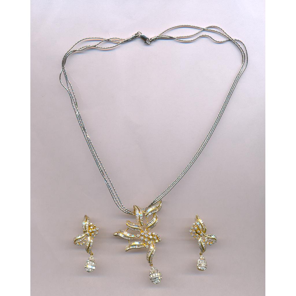 DIAMOND HALF SET PENDENT GENERAL