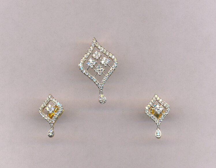 DIAMOND HALF SET PENDENT GENERAL